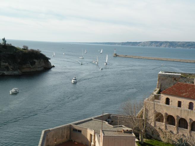  bateaux entrant dans le vieux port